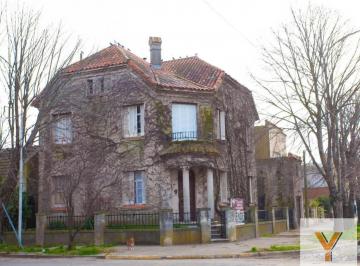 Casa · 200m² · 5 Ambientes · 1 Cochera · Casa en Venta - 4 Dorm. 2 Baños - Necochea