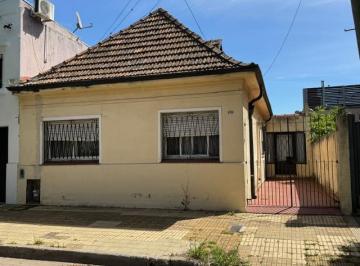 Casa · 108m² · Muy Linda Casa de 4 Ambientes Apta Credito en Venta en San Isidro con Jardin y Pileta