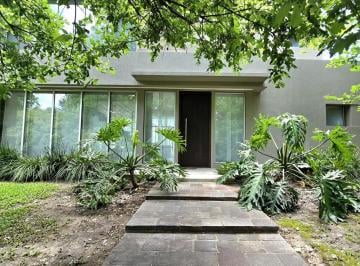 Casa · 326m² · 6 Ambientes · 2 Cocheras · Excelente Casa en Venta con 4 Dorm. y Pileta en El Barrio Cerrado Ayres del Pilar