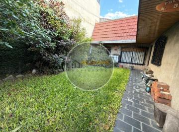 Casa · 115m² · 4 Ambientes · 2 Cocheras · Se Vende Casa Cuatro Ambientes, Cochera Doble (Lomas del Mirador)