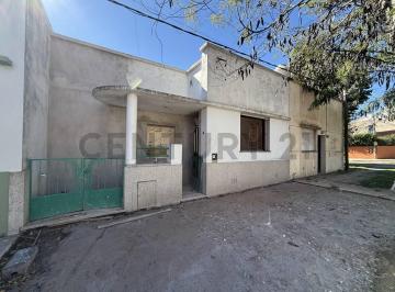 Casa · 89m² · 3 Ambientes · Calle 118 E/ 64 y 65 Casa de 2 Dorm. Refaccionada a Nueva 89 m Cubiertos