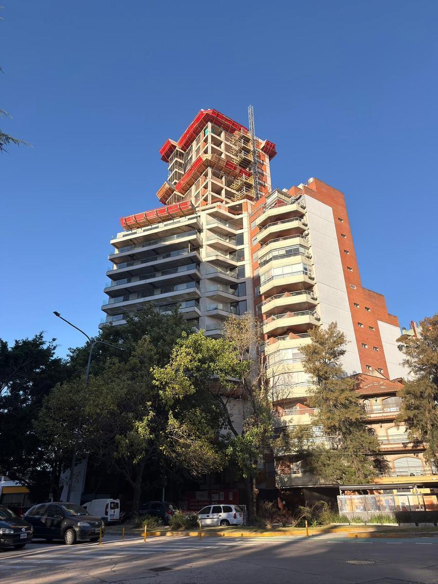 Avenida Comodoro Martín Rivadavia al 1600
