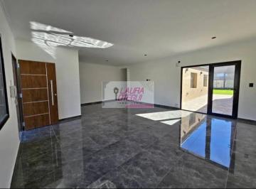 Casa · 91m² · 3 Ambientes · 1 Cochera · Venta Casa a Estrenar Z0na Hipodromo