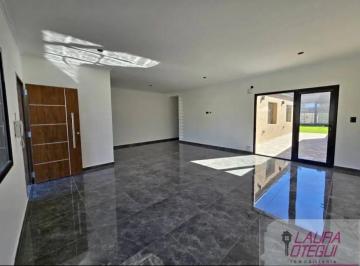 Casa · 91m² · 3 Ambientes · 1 Cochera · Venta Casa a Estrenar Z0na Hipodromo