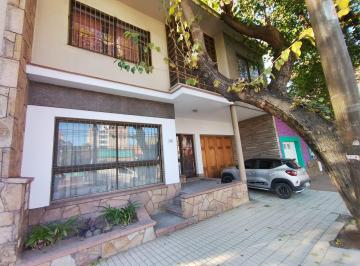 Casa · 275m² · 9 Ambientes · 1 Cochera · Casa en Ciudad de Mendoza, Ideal Consultorios, Oficinas, Etc