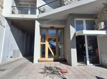 Departamento de 2 ambientes, Bahía Blanca · Estomba 666, Alquila Departamento de un Dormitorio con Cochera.