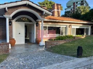 Casa · 287m² · 6 Ambientes · 2 Cocheras · Casa en Venta en La Mejor Zona de Pinamar - Oportunidad