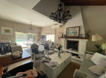 Casa · 230m² · 6 Ambientes · 3 Cocheras · Casa en Venta en Maschwitz Privado