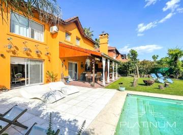 Casa · 230m² · 6 Ambientes · 3 Cocheras · Casa en Venta en Maschwitz Privado