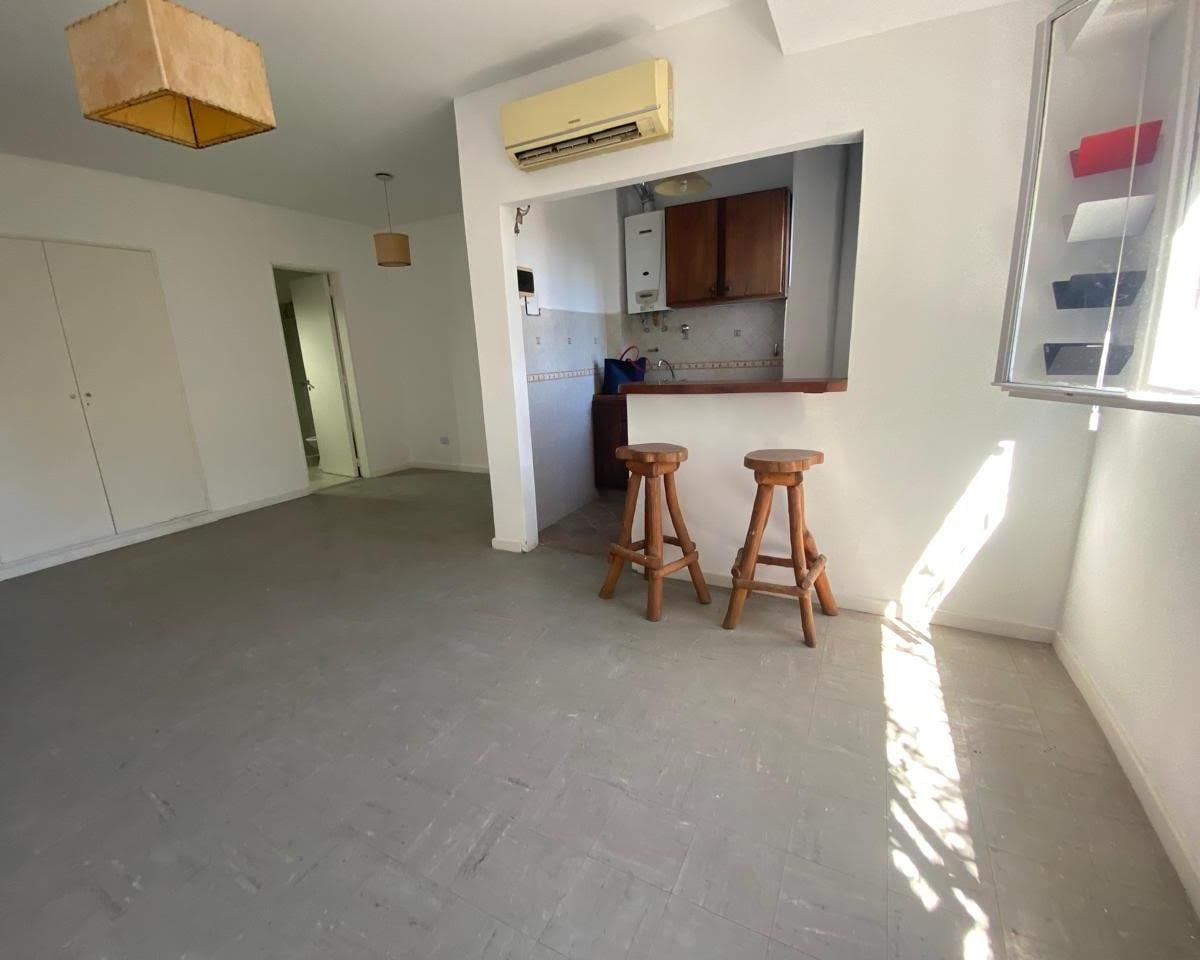 Hipolito Yrigoyen al 2300