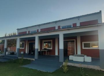 Quinta vacacional · 120m² · 5 Cocheras · Quinta con Salón, Pileta y Gran Parque en Lote de 3000 m²
