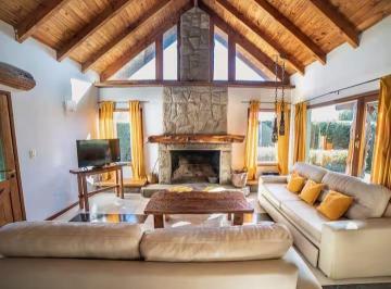 Casa · 204m² · 5 Ambientes · Casa en Venta Barrio Las Balsas Villa La Angostura
