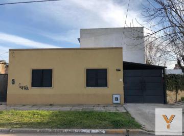 Casa · 50m² · 2 Ambientes · 1 Cochera · Casa en Venta - 1 Dormitorio 1 Baño 1 Cochera - 80 m² - Cañuelas