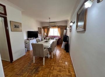 Departamento de 4 ambientes, Balvanera · Depto 4 Amb Super Luminoso en Balvanera