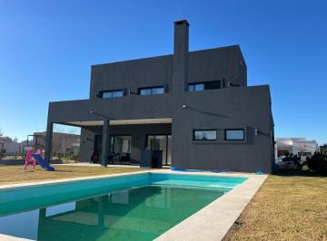 Casa · 194m² · 5 Ambientes · 1 Cochera · Casa en Venta Barrio Santa Isabel Etapa 2. Maschwitz