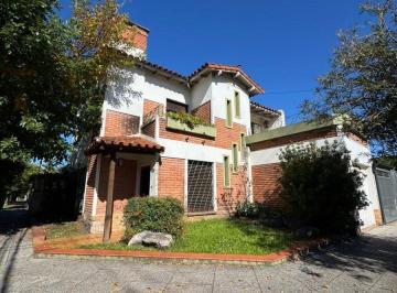 Casa · 150m² · 4 Ambientes · 1 Cochera · Venta Casa 4 Ambientes en Castelar