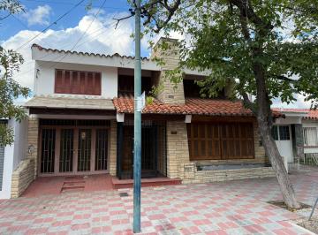 Casa · 254m² · 4 Dormitorios · 1 Cochera · Casa en Godoy Cruz