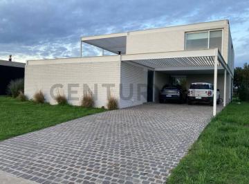 Casa · 350m² · 5 Ambientes · 1 Cochera · Alquiler - Barrio Privado - La Ilusión - Roldán