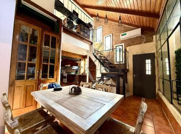 PH · 100m² · 5 Ambientes · Venta - Casa Pasillo de 2 Dorm. con Quincho Cerrado y Terraza - Centro