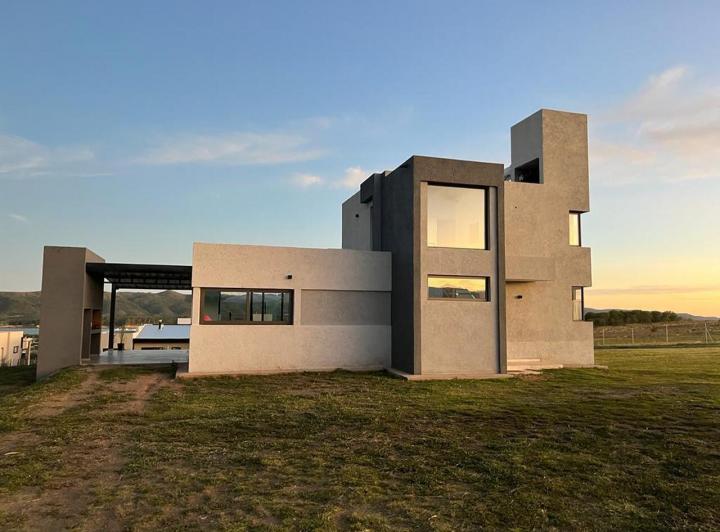 Casa · 140m² · 5 Ambientes · 1 Cochera