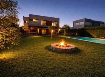 Casa · 175m² · 6 Ambientes · 4 Cocheras · Casa en San Francisco - Apto Credito