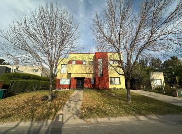 Casa · 175m² · 6 Ambientes · 4 Cocheras · Casa en San Francisco - Apto Credito