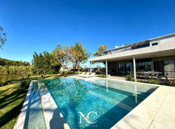 Casa · 200m² · 2 Dormitorios · 1 Cochera · Casa en Berisso
