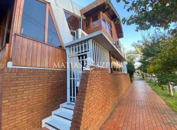 Casa · 256m² · 4 Ambientes · 2 Cocheras · Chalet de Diseño - 4 Ambientes - Zona Residencial