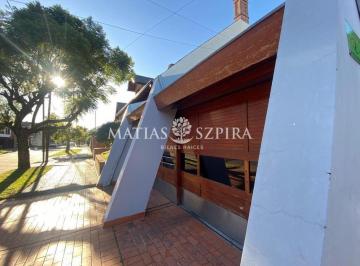 Casa · 256m² · 4 Ambientes · 2 Cocheras · Chalet de Diseño - 4 Ambientes - Zona Residencial