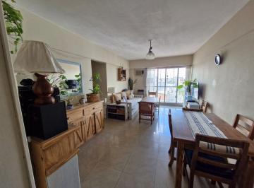 Departamento de 4 ambientes, Caballito · Excelente 4 Ambientes Al Frente C/ Balcón y Baulera