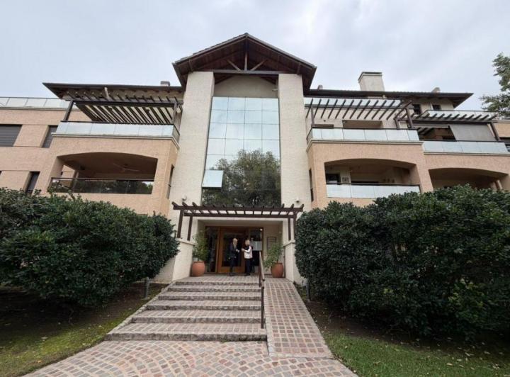 Departamento · 200m² · 6 Ambientes