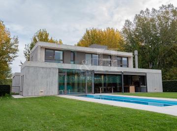 Casa · 280m² · 6 Ambientes · 4 Cocheras · Casa - Los Canales
