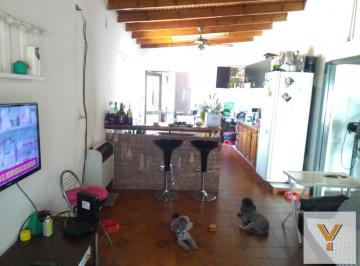 Casa · 240m² · 5 Ambientes · 1 Cochera · Casa en Venta - 2 Dorm. 1 Baño - 600 m² - San Carlos, La Plata