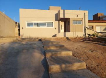 Casa · 109m² · 5 Ambientes · 1 Cochera · Casa en Venta Tejas Cuatro