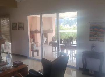Casa · 150m² · 4 Ambientes · Casa en Venta - 3 Dorm. 2 Baños - Coronel Brandsen