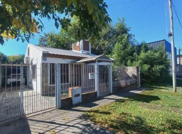 Casa · 140m² · 4 Ambientes · 2 Cocheras · Venta Casa de 2 Dorm. en 158 Entre 65 y 66, Los Hornos
