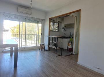 Departamento · 36m² · 2 Ambientes · Departamento de 2 Ambientes en Florida Mitre: Luminoso con Balcón y Excelente Estado - en Alquiler.