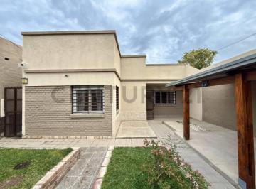Casa · 102m² · Casa Centrica Apto Crédito en La Ciudad de General Roca