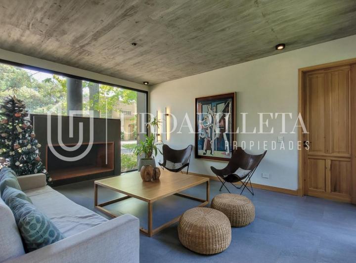 Casa · 204m² · 6 Ambientes · 2 Cocheras