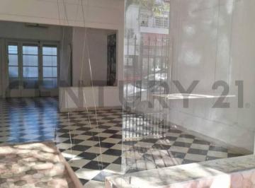 Local comercial · 35m² · Local en Alquiler en Villa Devoto con Patio – Excelente Ubicación Sobre Cuenca