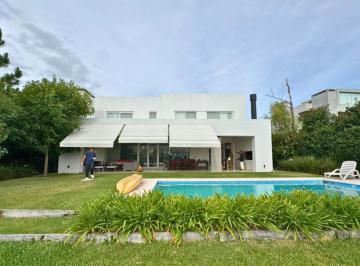 Casa · 300m² · 7 Ambientes · Casa en Barbarita