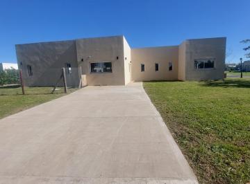 Casa · 189m² · 4 Ambientes · 2 Cocheras · Venta Casa 4 Ambientes con 189.54 m² en Barrio Santa Emilia, Pilar del Este