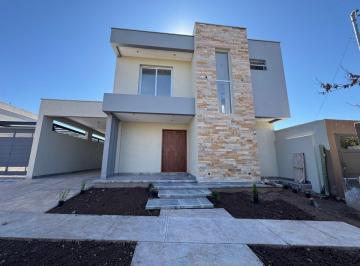 Casa de 7 ambientes, Mayor Drummond · Vendo Casa de 4 Dorm. en Barrio Privado