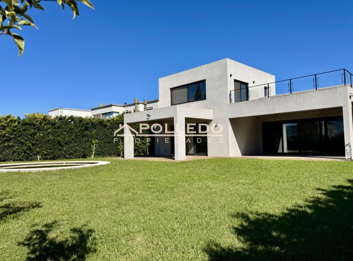Casa · 271m² · 5 Ambientes · 1 Cochera