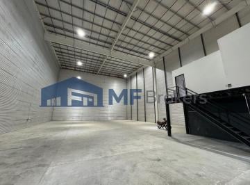 Bodega-Galpón · 680m² · Alquiler Galpón Aaa con Oficina en Predio con Vigil. 24 Hs!