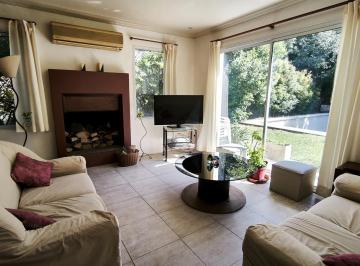 Casa · 175m² · 4 Ambientes · 1 Cochera · Oportunidad! 4 Amb. con Dependencia, Piscina, y Amenities en El Destacado Barrio Privado Bermudas.