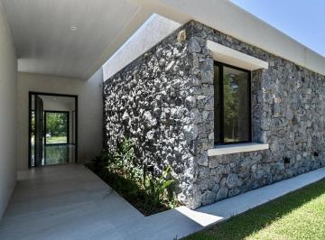 Casa · 162m² · 4 Ambientes · 4 Cocheras · Casa Moderna a Estrenar en Venta en La Concepción Luján