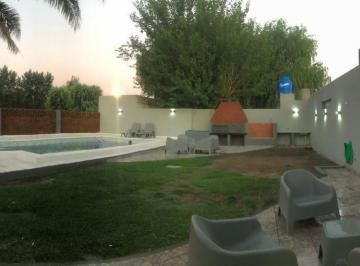 Casa · 230m² · 5 Ambientes · 2 Cocheras · Casa a La Venta en La Carolina
