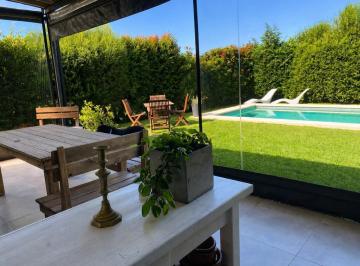 Casa · 444m² · 4 Ambientes · 1 Cochera · Casa en Venta 4 Ambientes en San Eduardo - Pilar del Este