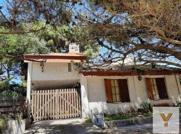 Casa · 102m² · 5 Ambientes · 2 Cocheras · Casa en Venta - 4 Dorm. 2 Baños - 202.5 m² - Las Toninas